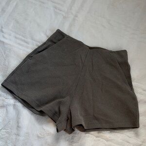 Lululemon Elegant Women's Ribbed Tan Shorts